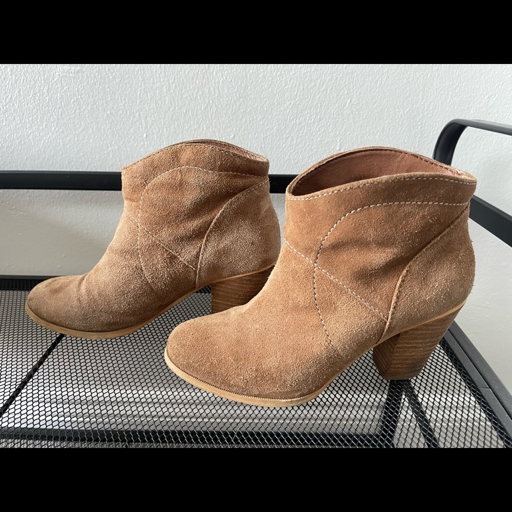 Shoemint Tan Booties size 6